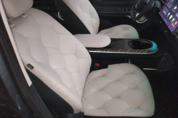 Used Baojun Cloud 2023 460 Max Right Front Seat