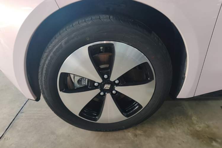 Used Baojun Cloud 2023 460 Max Left Front Wheel Hub