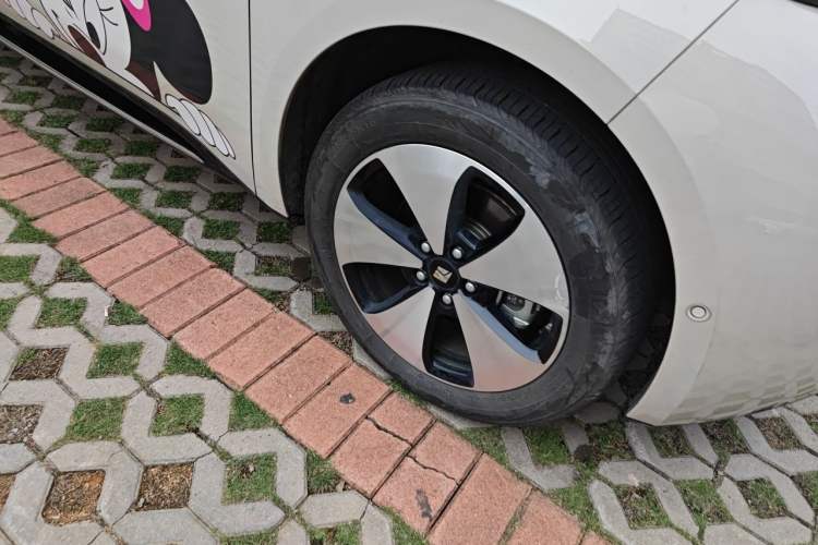 Used Baojun Cloud 2023 460 Max Lingxi Version Right Front Wheel Hub