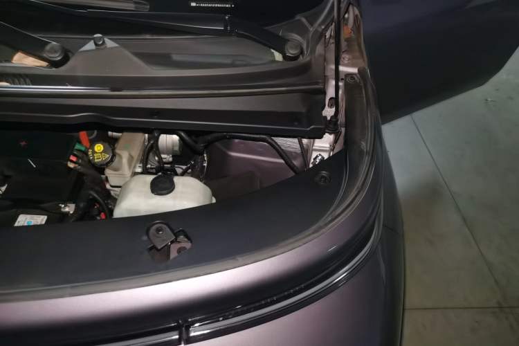 Used Baojun Cloud 2023 460 Pro Engine Bay Left