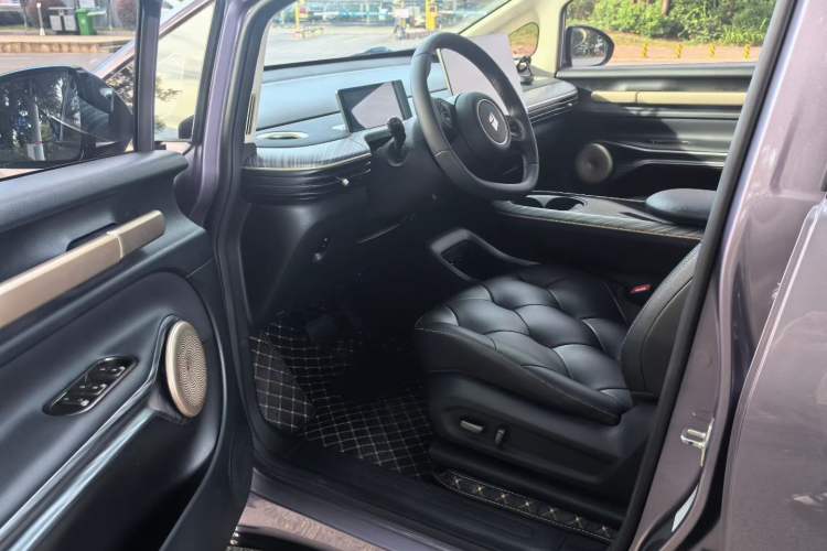Used Baojun Cloud 2023 460 Pro Interior 2