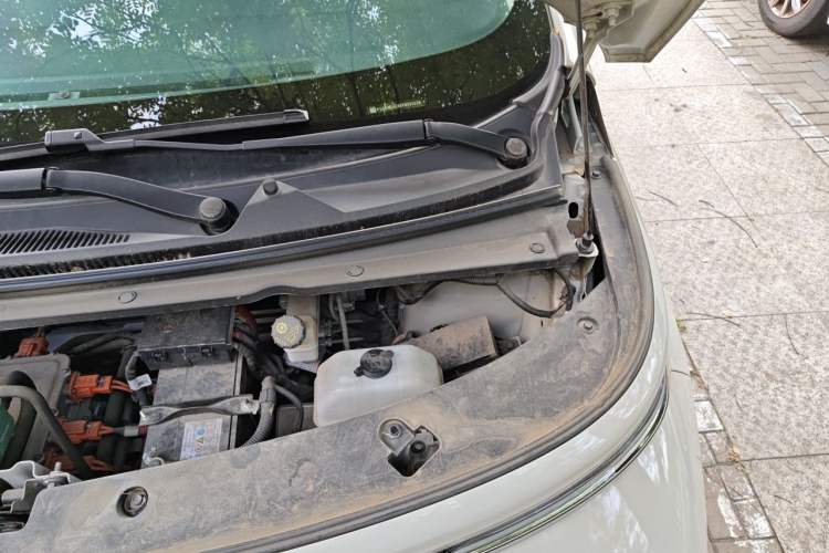Used Baojun Cloud 2023 460 Pro Engine Bay Left