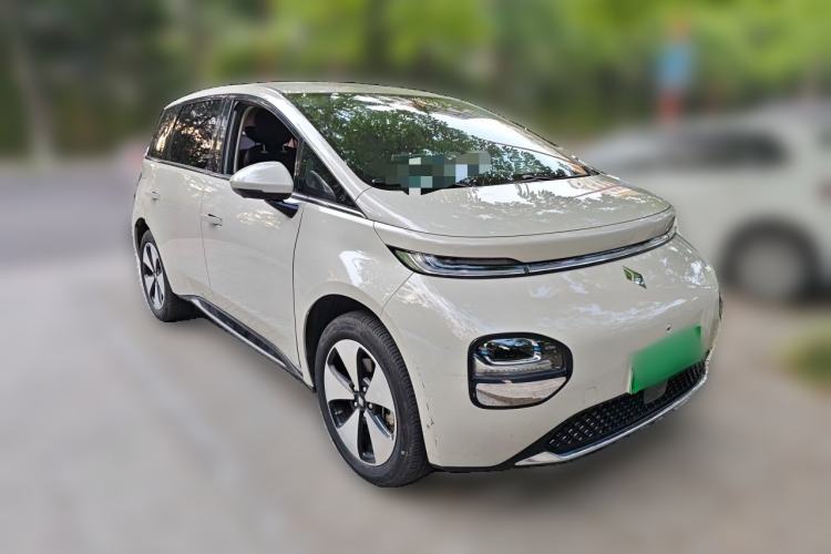 Used Baojun Cloud 2023 460 Pro Front Right 45 Deg