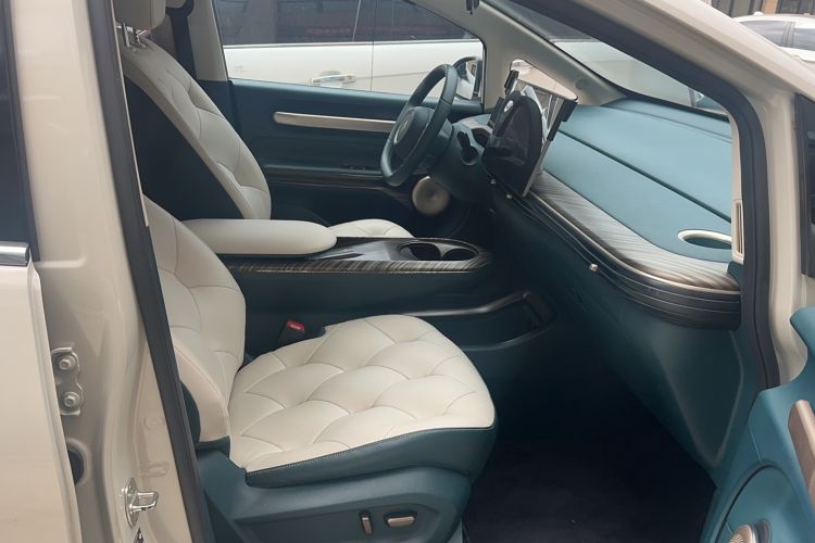 Used Baojun Cloud 2023 460 Max Interior 1