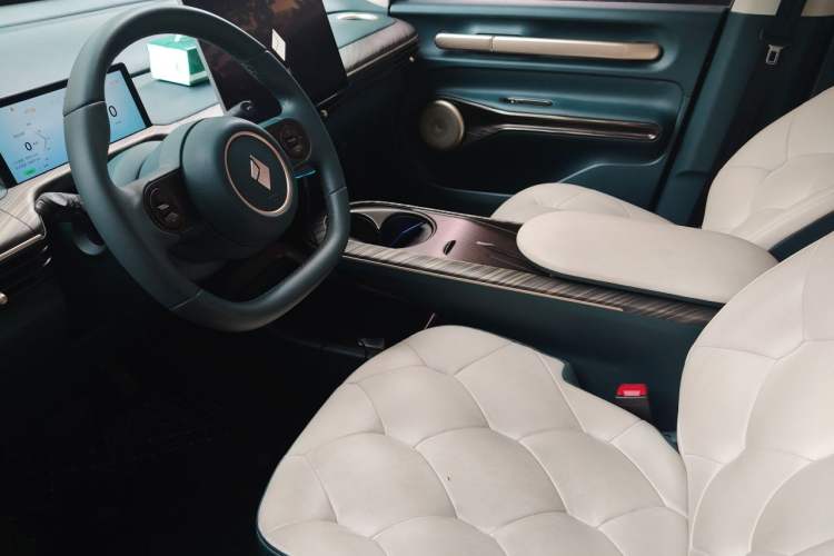 Used Baojun Cloud 2023 460 Pro Left Front Seat