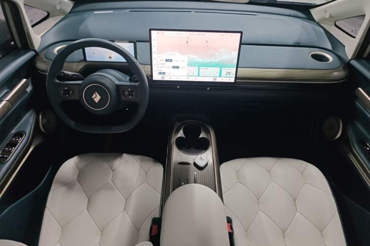 Used Baojun Cloud 2023 460 Max Center Console