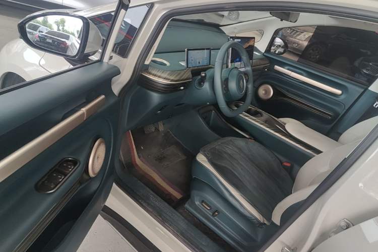 Used Baojun Cloud 2023 460 Pro Driver Seat