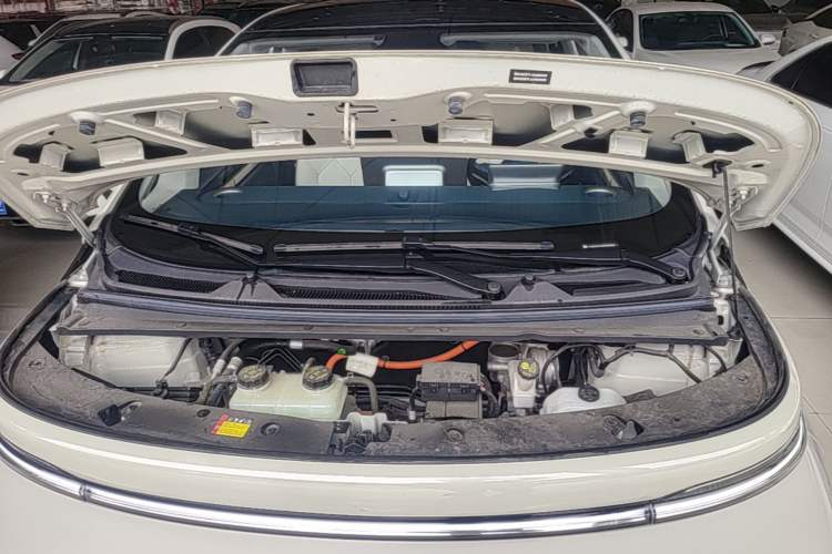 Used Baojun Cloud 2023 460 Max Lingxi Version Engine Bay