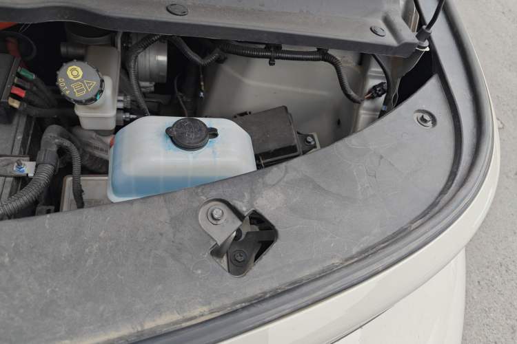 Used Baojun Cloud 2023 460 Pro Engine Bay Left