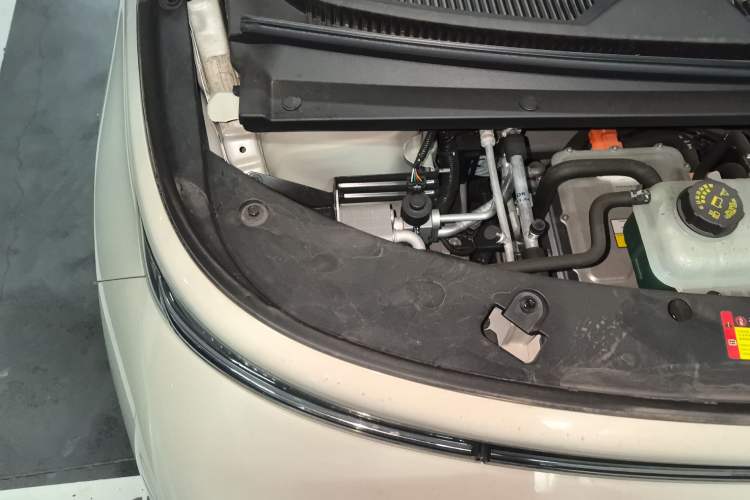 Used Baojun Cloud 2023 460 Max Lingxi Version Engine Bay Right
