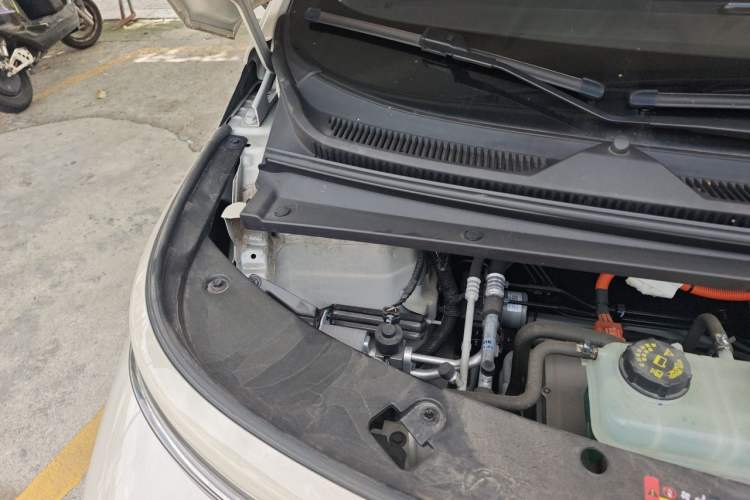 Used Baojun Cloud 2023 460 Max Lingxi Version Engine Bay Right