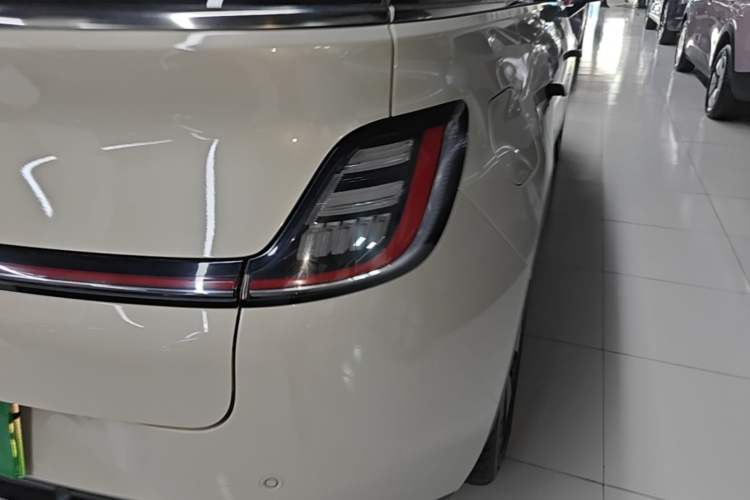 Used Baojun Cloud 2023 460 Max Exterior 3