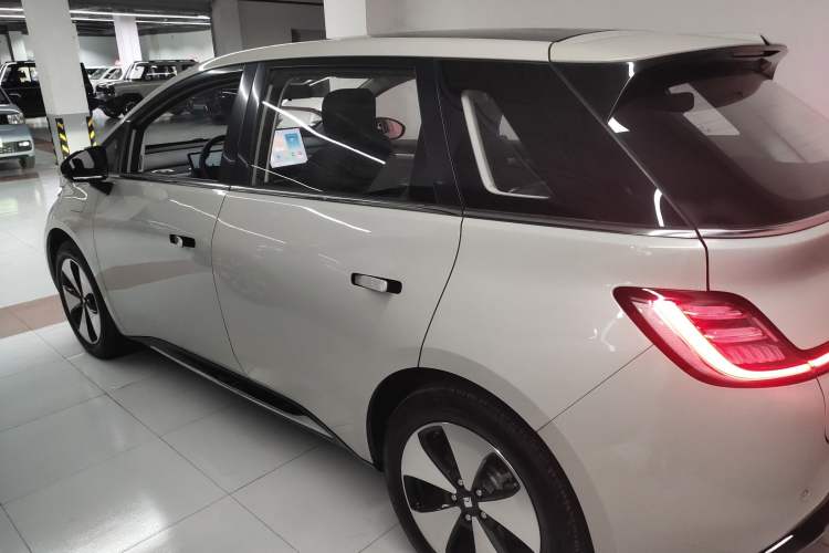 Used Baojun Cloud 2023 460 Max Exterior 3