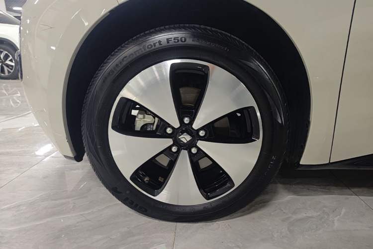 Used Baojun Cloud 2023 460 Max Exterior 4