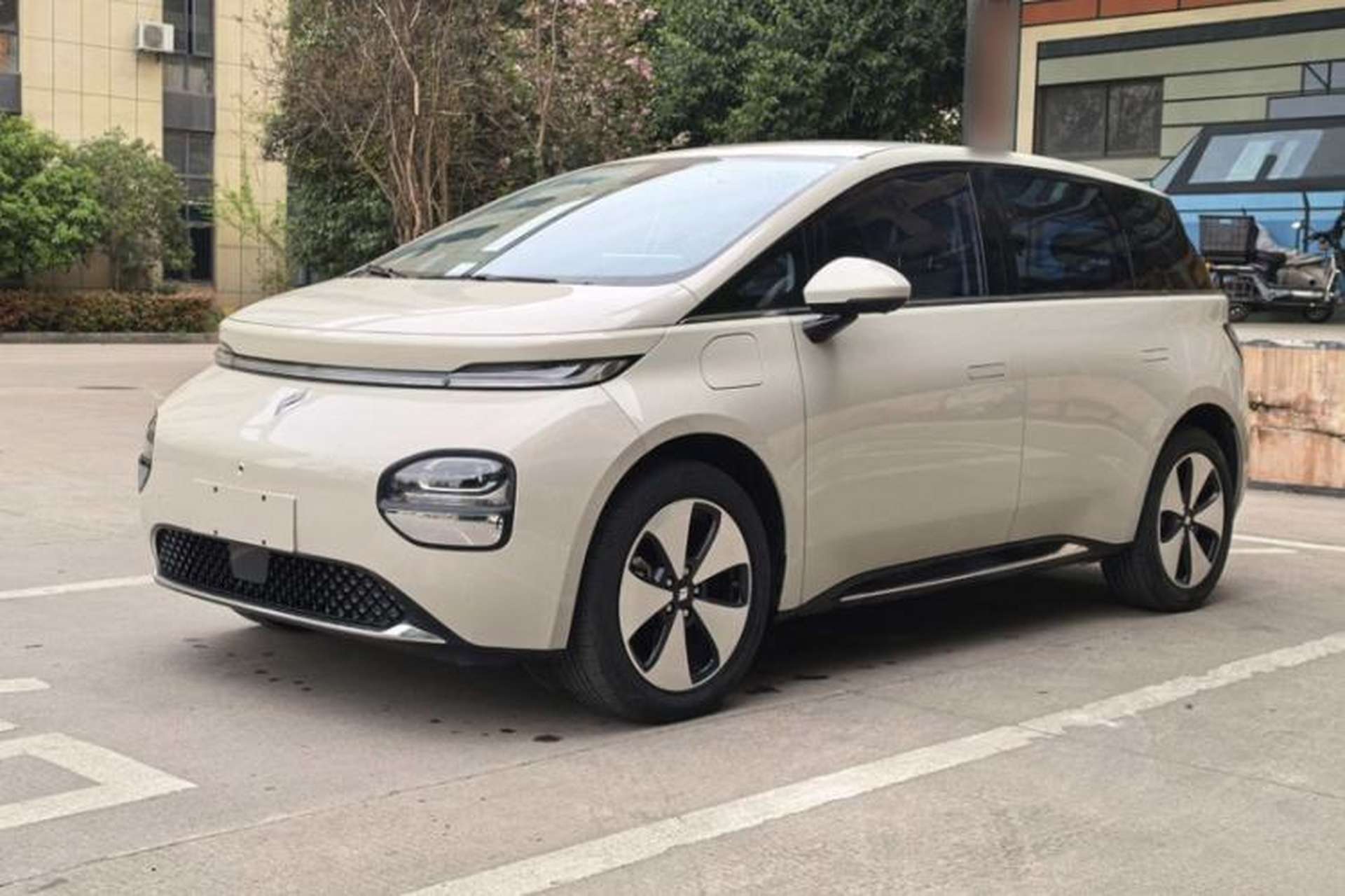 Used Baojun Cloud 2023 460 Pro Front Left 45 Deg