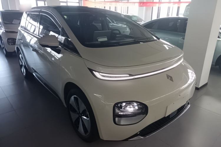 Used Baojun Cloud 2023 460 Max Front Right 45 Deg
