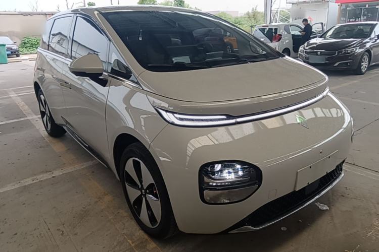 Used Baojun Cloud 2023 460 Pro Front Right 45 Deg