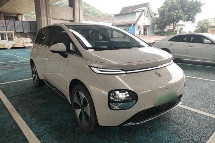 Used Baojun Cloud 2023 460 Pro Front Right 45 Deg