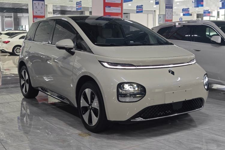 Used Baojun Cloud 2023 460 Max Front Right 45 Deg