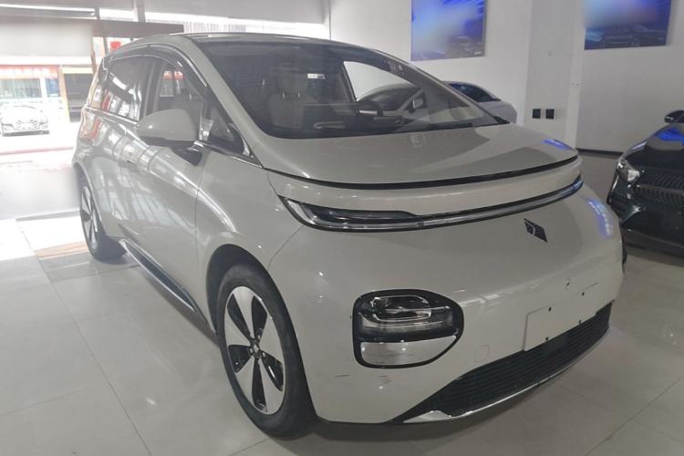 Used Baojun Cloud 2023 460 Pro Front Right 45 Deg