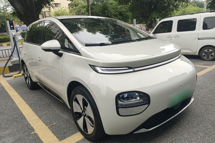 Used Baojun Cloud 2023 460 Pro Front Right 45 Deg
