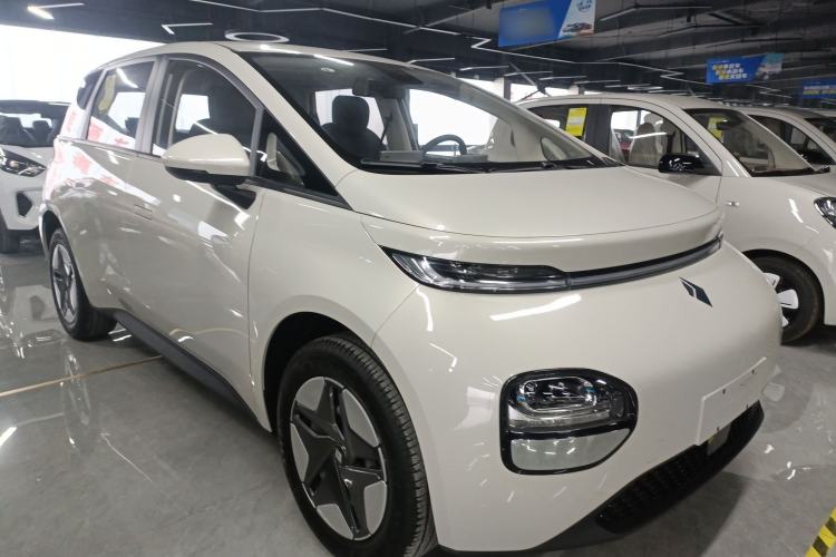 Used Baojun Cloud 2023 360 Plus Front Right 45 Deg