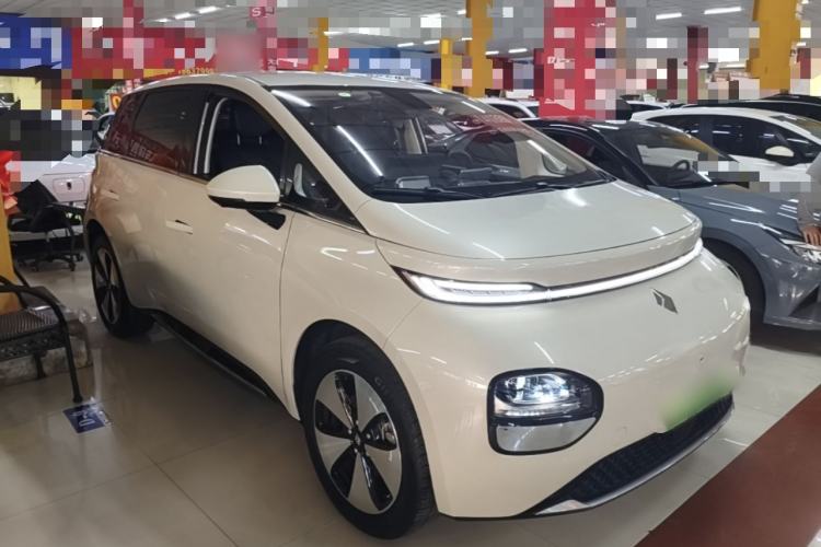 Used Baojun Cloud 2023 460 Pro Front Right 45 Deg