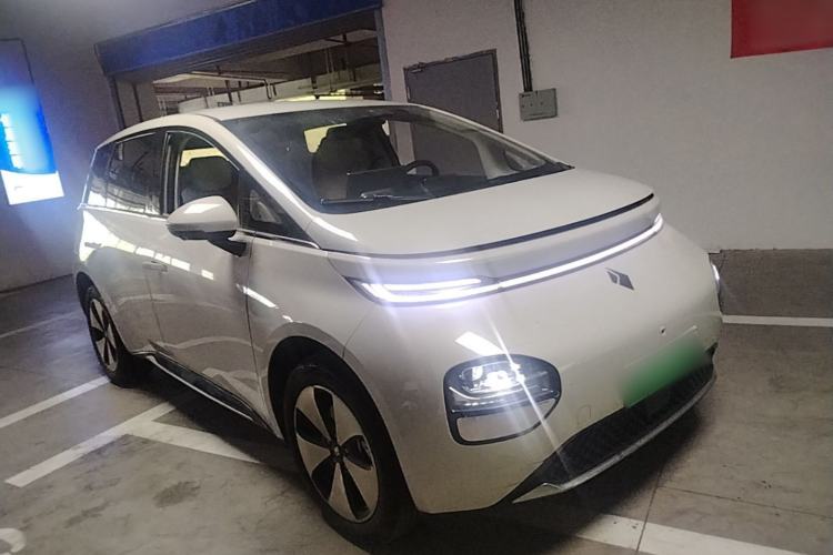 Used Baojun Cloud 2023 460 Pro Front Right 45 Deg
