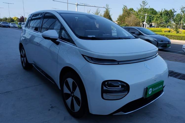 Used Baojun Cloud 2023 460 Pro Front Right 45 Deg