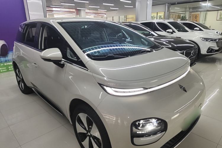 Used Baojun Cloud 2023 460 Pro Front Right 45 Deg