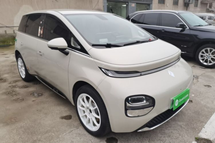 Used Baojun Cloud 2023 460 Pro Front Right 45 Deg