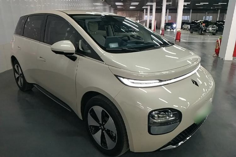 Used Baojun Cloud 2023 460 Pro Front Right 45 Deg