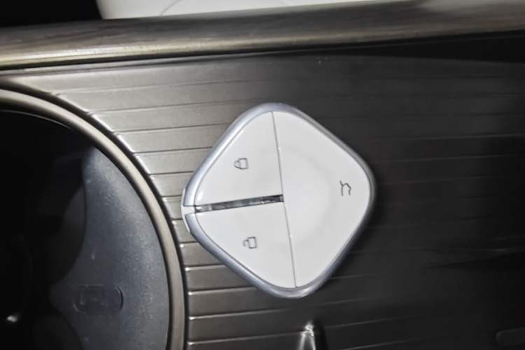 Used Baojun Cloud 2023 460 Max Interior 1