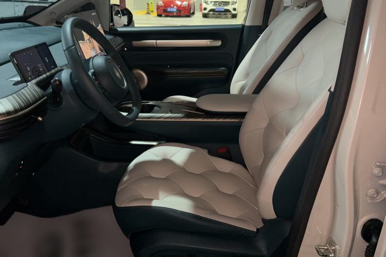 Used Baojun Cloud 2023 460 Pro Interior 1