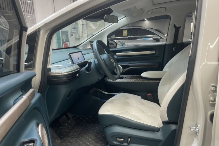 Used Baojun Cloud 2023 460 Max Lingxi Version Interior 1