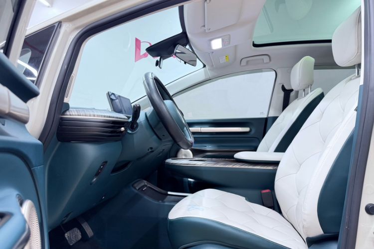 Used Baojun Cloud 2023 460 Max Interior 2