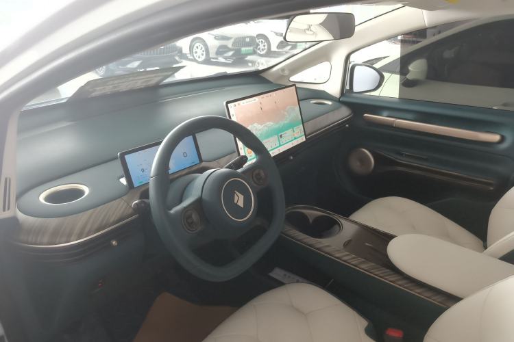 Used Baojun Cloud 2023 460 Pro Interior 3
