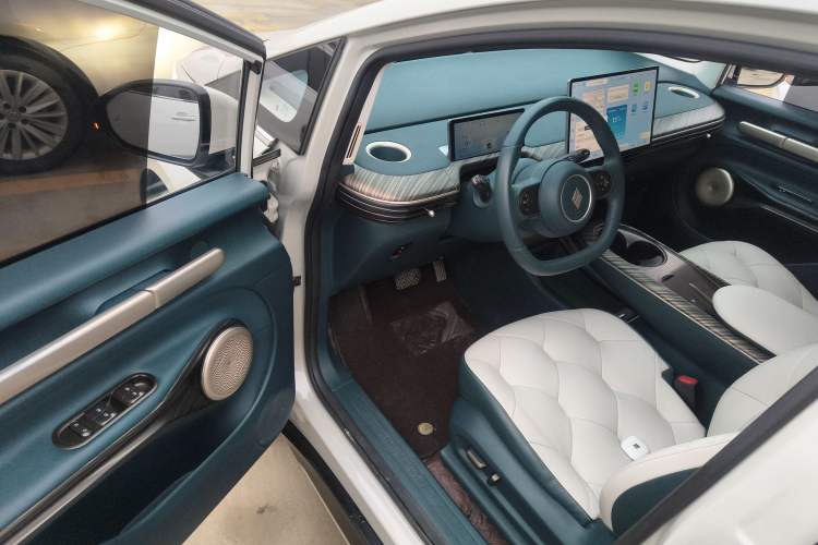 Used Baojun Cloud 2023 460 Max Interior 3