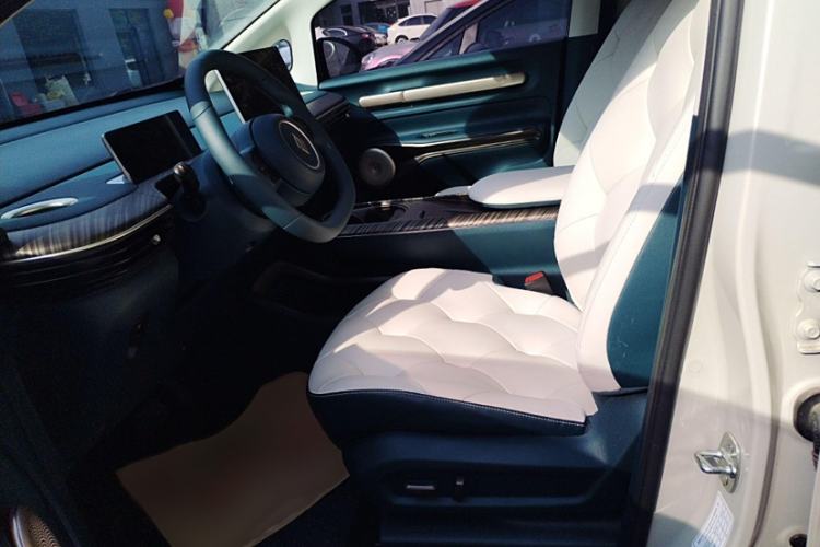 Used Baojun Cloud 2023 460 Max Interior 3