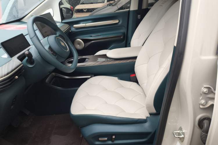 Used Baojun Cloud 2023 460 Max Left Front Seat
