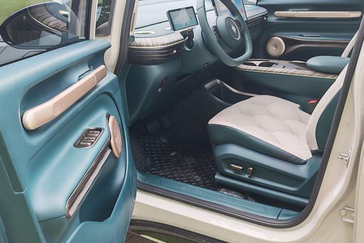 Used Baojun Cloud 2023 460 Pro Left Front Seat