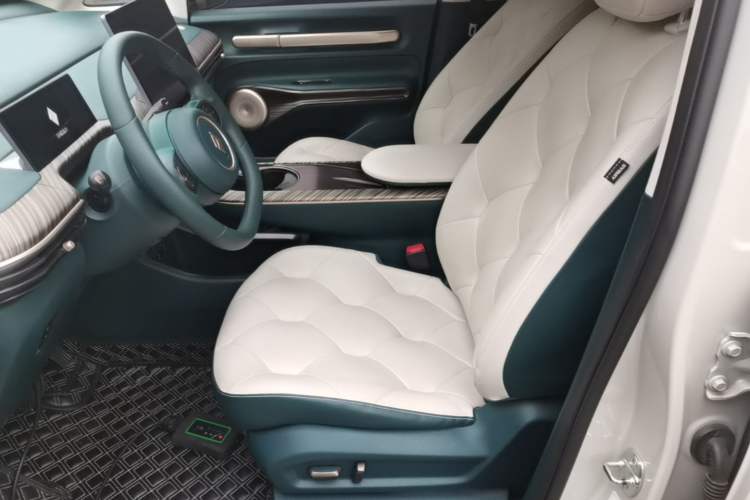 Used Baojun Cloud 2023 460 Pro Left Front Seat