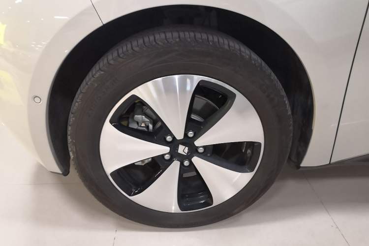 Used Baojun Cloud 2023 460 Max Lingxi Version Left Front Wheel Hub