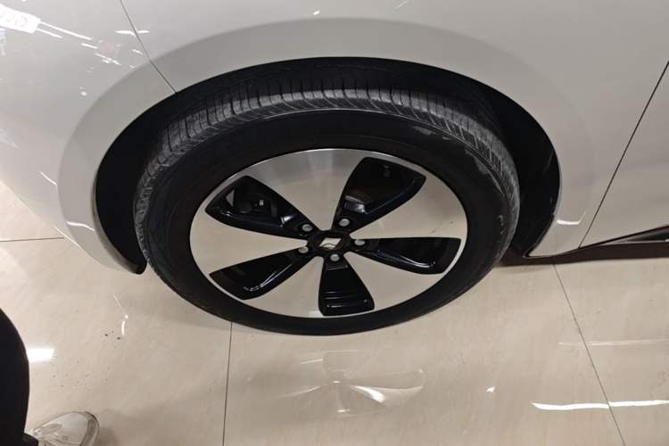Used Baojun Cloud 2023 460 Pro Left Front Wheel Hub