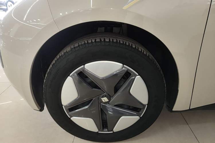 Used Baojun Cloud 2023 360 Plus Left Front Wheel Hub
