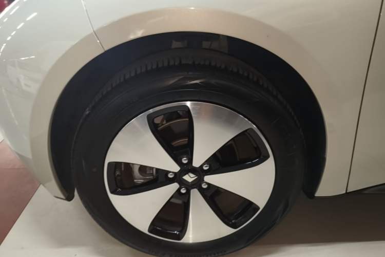 Used Baojun Cloud 2023 460 Pro Left Front Wheel Hub