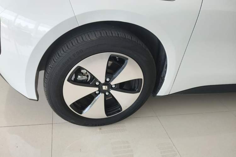 Used Baojun Cloud 2023 460 Plus Operational Exclusive Edition Left Front Wheel Hub