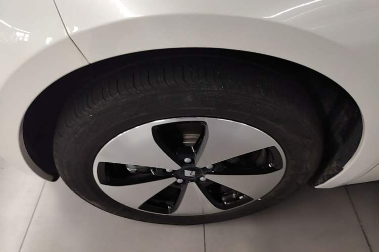 Used Baojun Cloud 2023 460 Plus Operational Exclusive Edition Left Front Wheel Hub