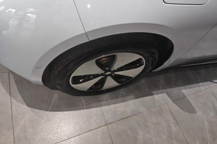 Used Baojun Cloud 2023 460 Max Lingxi Version Left Front Wheel Hub