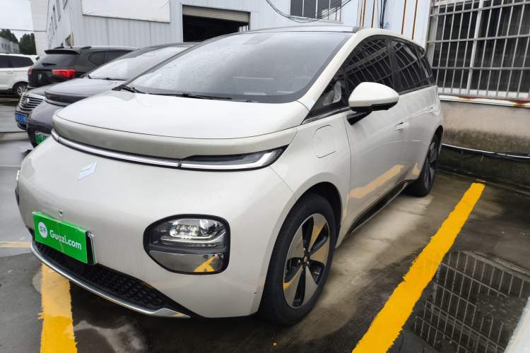 Used Baojun Cloud 2023 460 Max Left Side